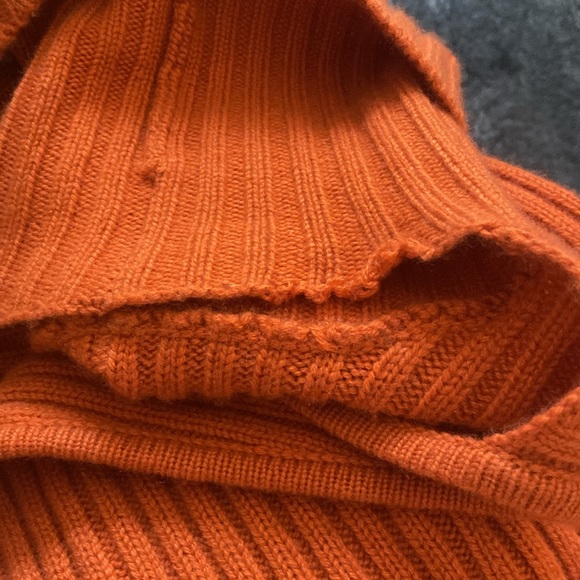 GUCCI Authentic 1990s Gucci-Tom Ford Burnt Orange Cashmere Backless Turtleneck - Picture 7 of 7